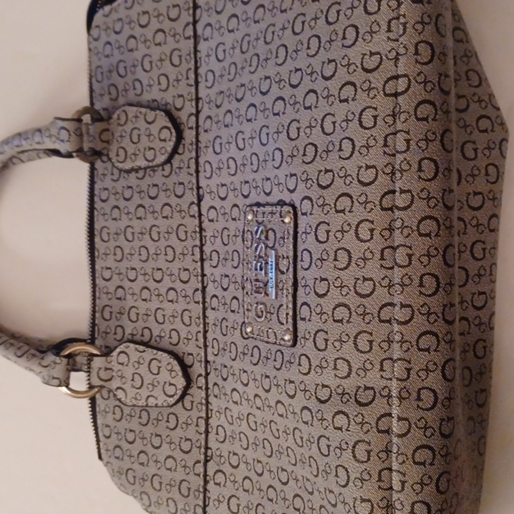 Guess bag with expandable sides zip closure grey tote pockets inside